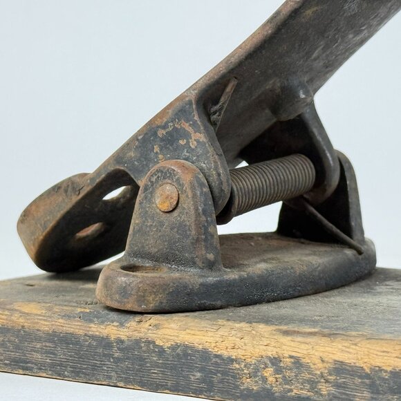 Antique Cast Iron Treadle Presser Foot With Wooden Base Sewing Machine Attachmen - Picture 3 of 13